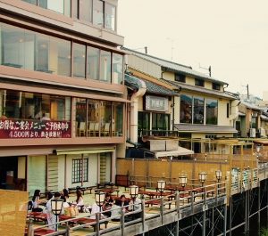 京都 川床3スポット 鴨川・貴船、あと1箇所は