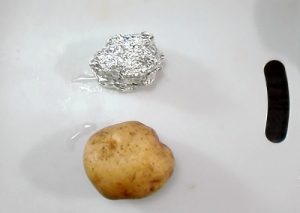 じゃがいもの皮むき アルミホイルでやってみた